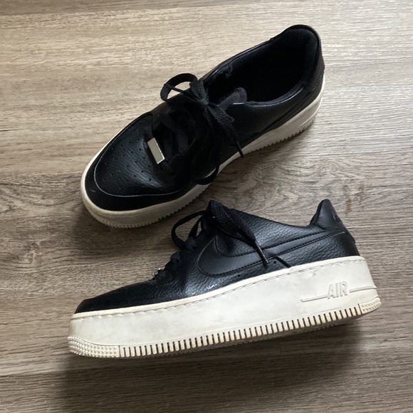 Women’s Nike Air Force 1 platform sneaker black size 6 - Picture 3 of 5